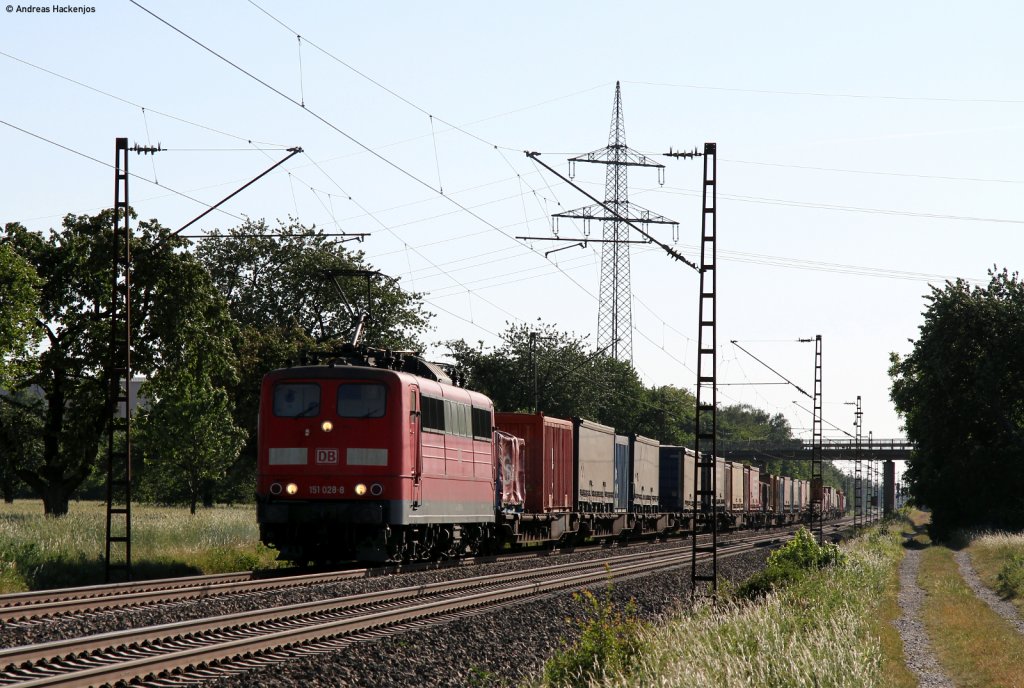 151 028-8 mit einem KV Zug gen Norden bei Malsch 25.5.11