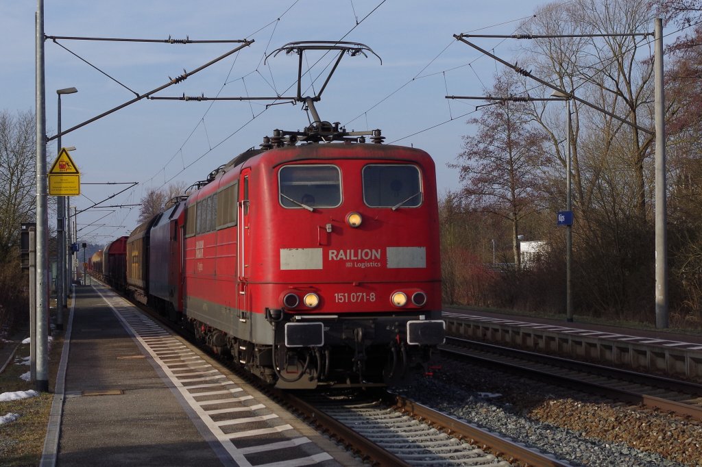 151 071 + 152 xxx mit gemischten Gterzug am 02.03.2013 in Kps. 