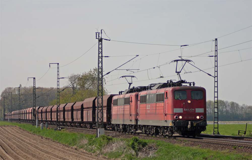 151 160-9 und 151 103-9 mit einem 5000er Richtung Kln/Koblenz bei Breyell am Km 14.1, 24.4.10