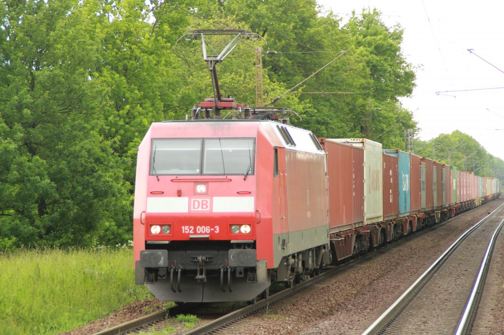 152 006-3 mit einem Schachtelzug am 31.05.2013 bei Aligse.