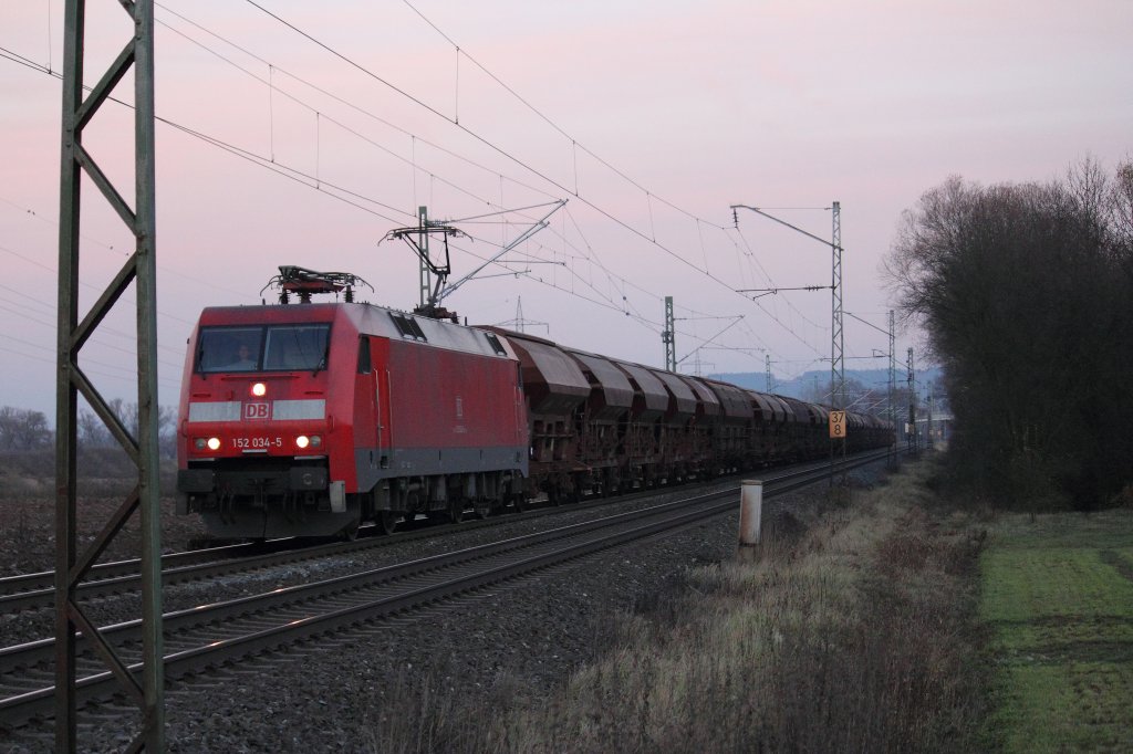 152 034-5 DB Schenker Rail bei Trieb am 22.11.2012.
