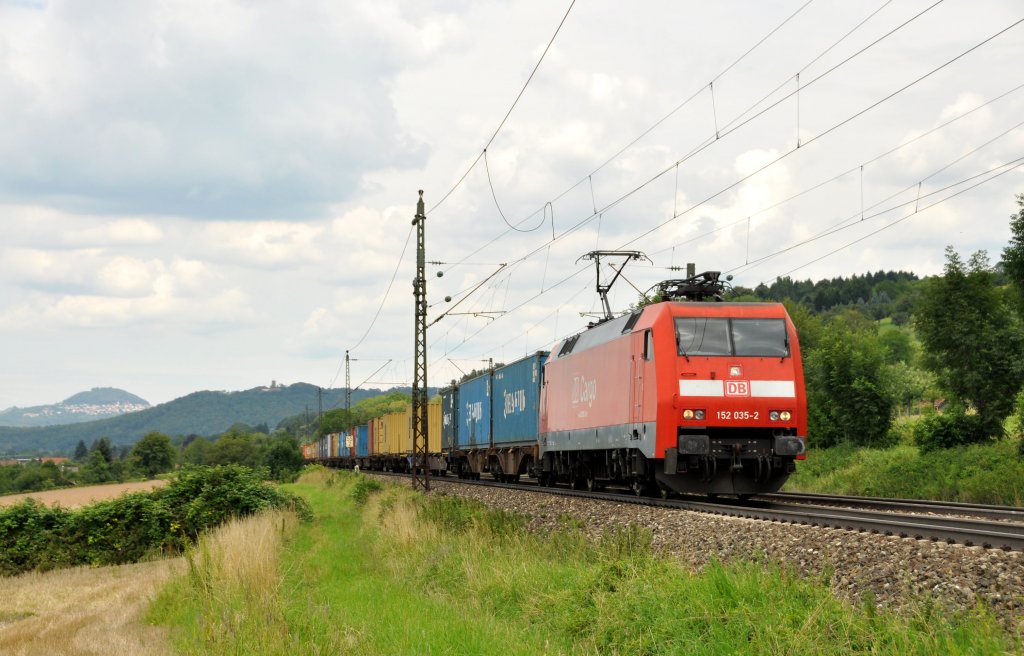 152 035 ist mit ihrem Containern am 26.7.2011 in Richtung Ulm unterwegs.Aufnahme entstand bei Kuchen/Fils