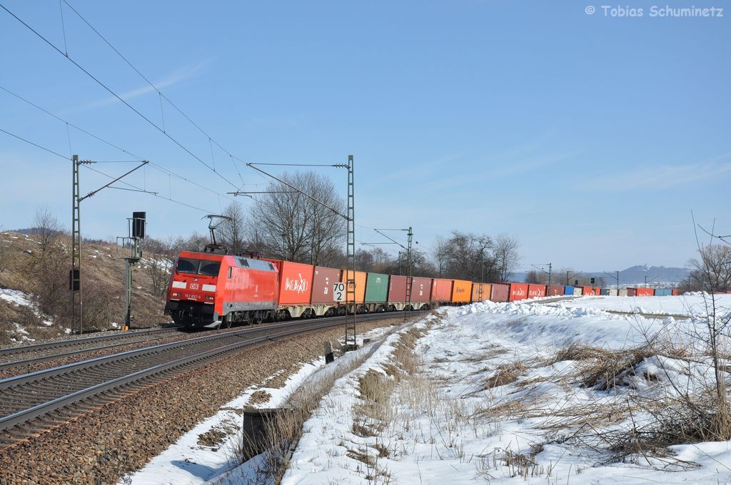 152 057 (91 80 6152 057-6 D-DB) mit Containerzug am 02.03.2013 bei Plling