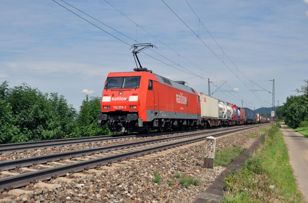 152 078 mit KLV-Zug auf der Filstalbahn in Richtung Ulm.Aufgenommen am 26.7.2011 bei Kuchen/Fils