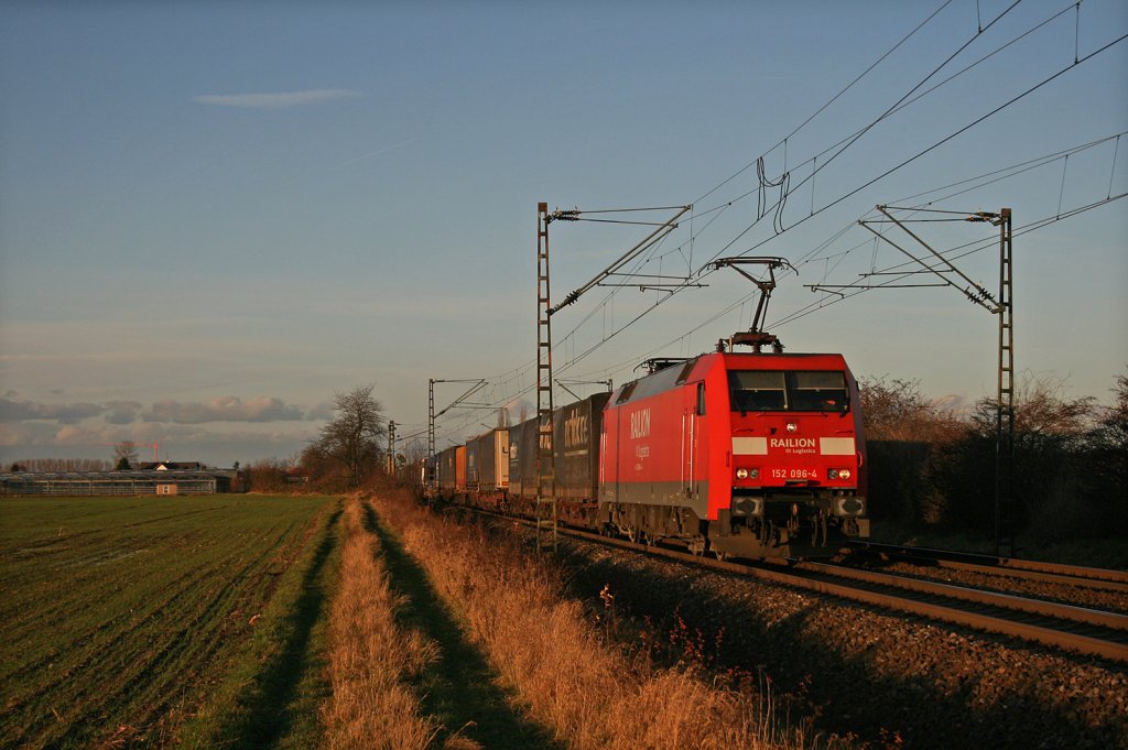 152 096-4 mit TEC 40011 Taulov/DK - Gallarate/I bei Bickenbach(Bergstrae). 10.12.11
