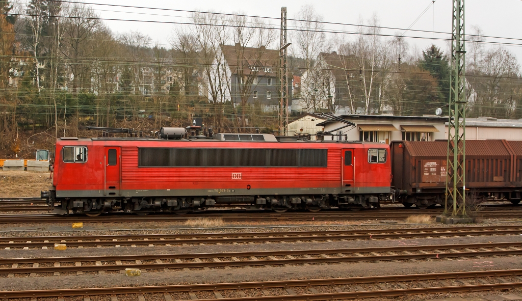 155 083-9 der DB Schenker Rail fhrt mit einem Coil-Zug am 10.03.2012 von Kreuztal in Richtung Hagen los.