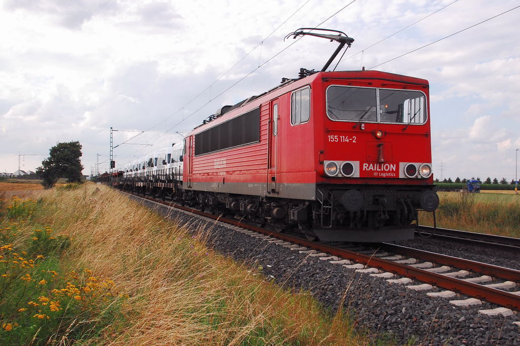 155 114-2 fhrt mit einem Mischer sdwrts an Allerheiligen vorbei am Abend des 3.8.2012