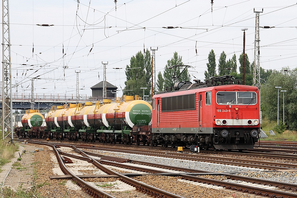 155 243 mit kasachischen Kesselwagen am 12.08.2010 in Angermnde