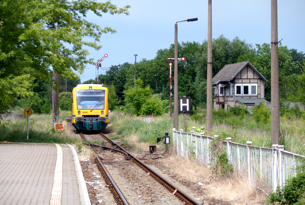 16. Juni 2012 - VT 650.74 verlässt den Bahnhof Wriezen und macht sich als OE60 auf den Weg nach Bln-Lichtenberg über Eberswalde Hbf.