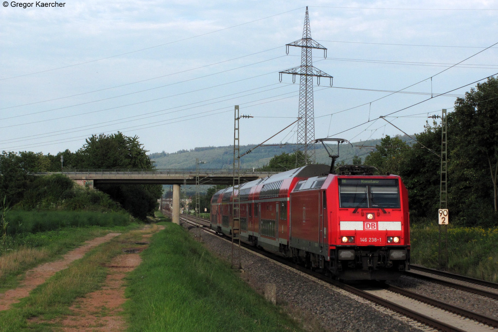 17.08.2011: Die 146 238-1 mit dem IRE 4719 (Karlsruhe-Konstanz) bei Muggensturm.