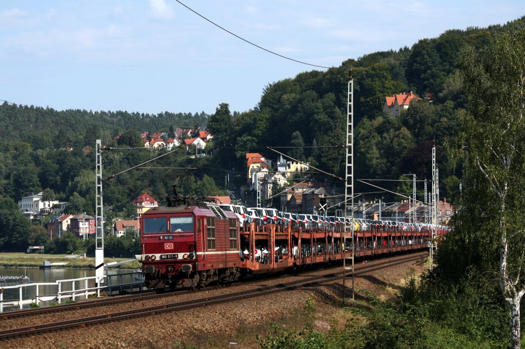 180 011 mit Autozug Richtung Dresden in Knigstein, 29.08.2012.