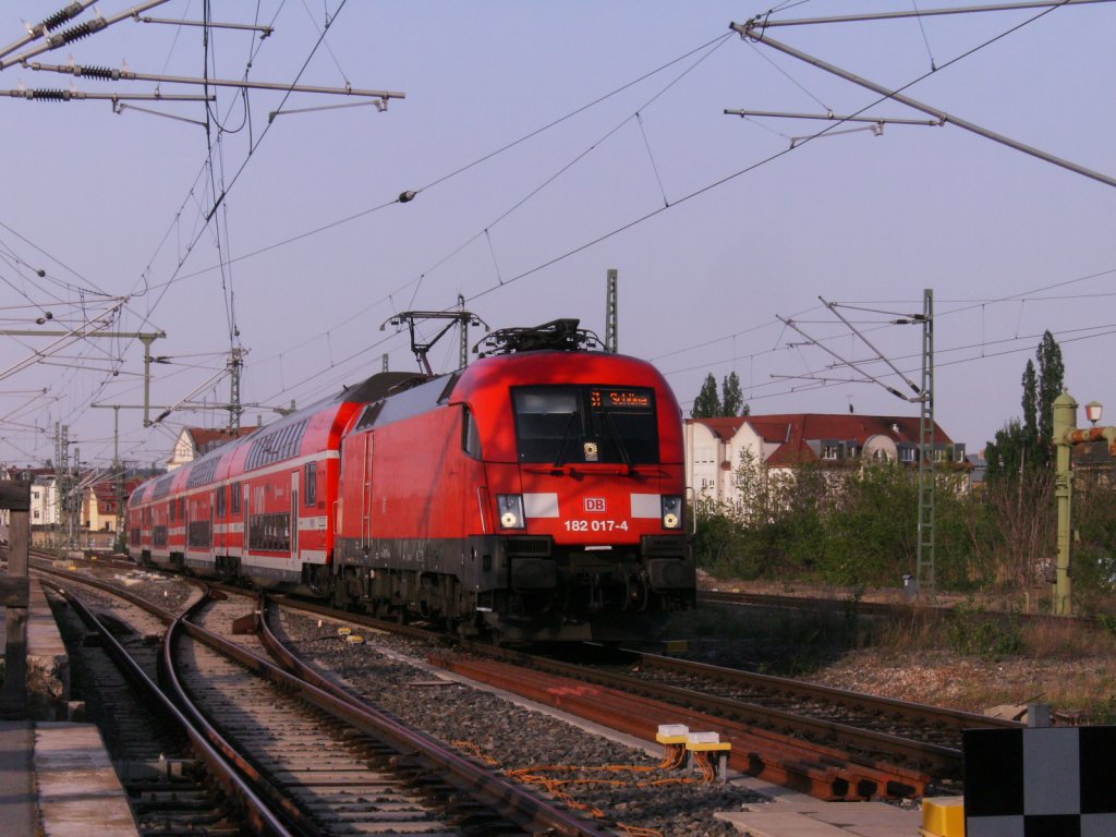 182 017-4 kommt mit S1 am 30.04.2012 in Dresden Neustadt an.