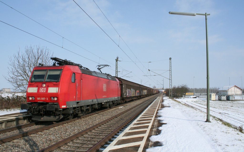185 097-3 mit einem Gtemischzug am 13.02.13 in Ringsheim.