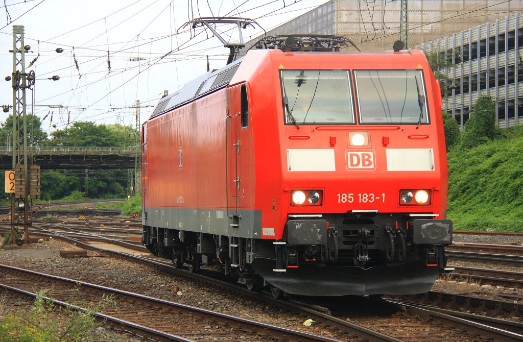 185 183-1 DB kommt von einer Schubhilfe aus Richtung Gemmenicher Tunnel zurck nach Aachen-West in der Abendstimmung am 18.7.2012.