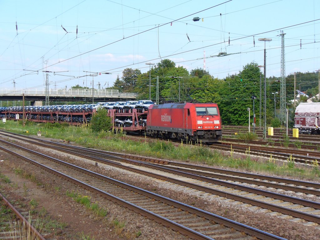 185 212-8 zieht einen Autozug am 05.07.2011 durch Einsiedlerhof