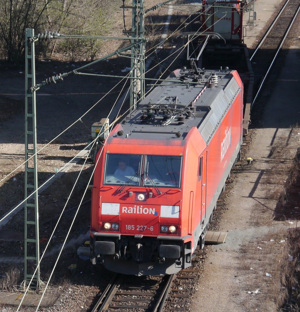 185 227-6 im Mannheimer Rangierbahnhof. (20.03.12)