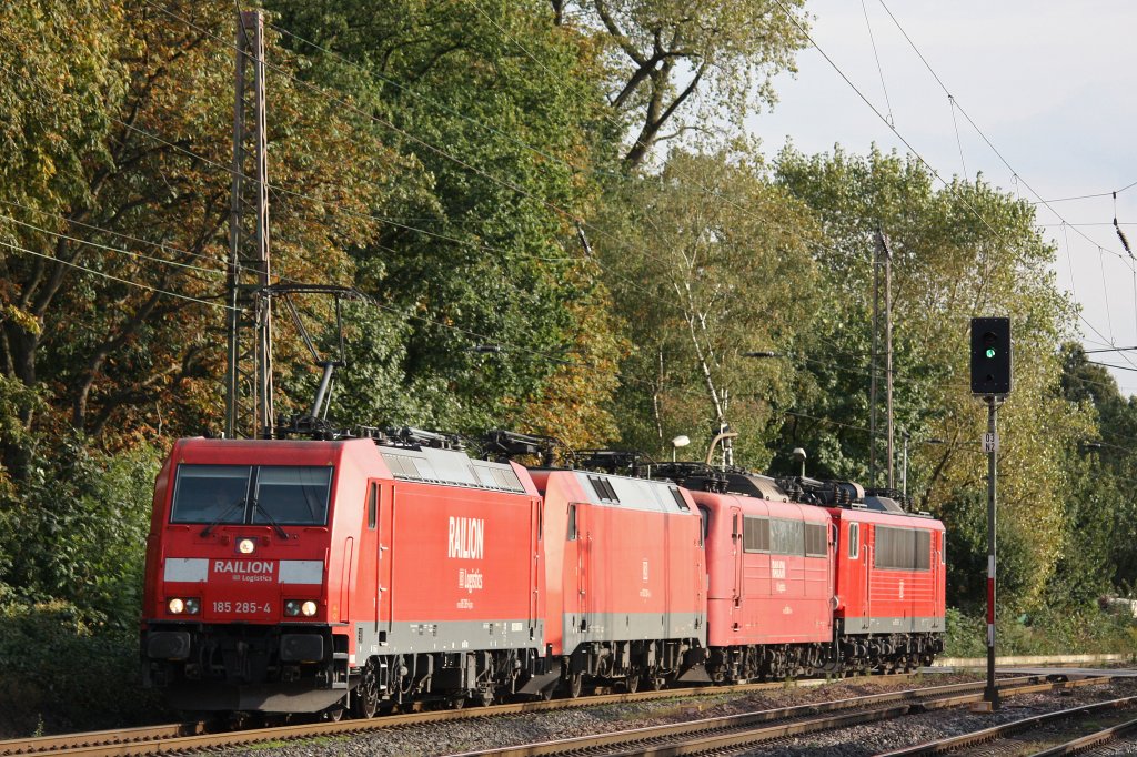 185 285 zieht am 20.9.12 einen Lokzug bestehend aus 152 130,151 086 und 155 013 durch Ratingen-Lintorf.