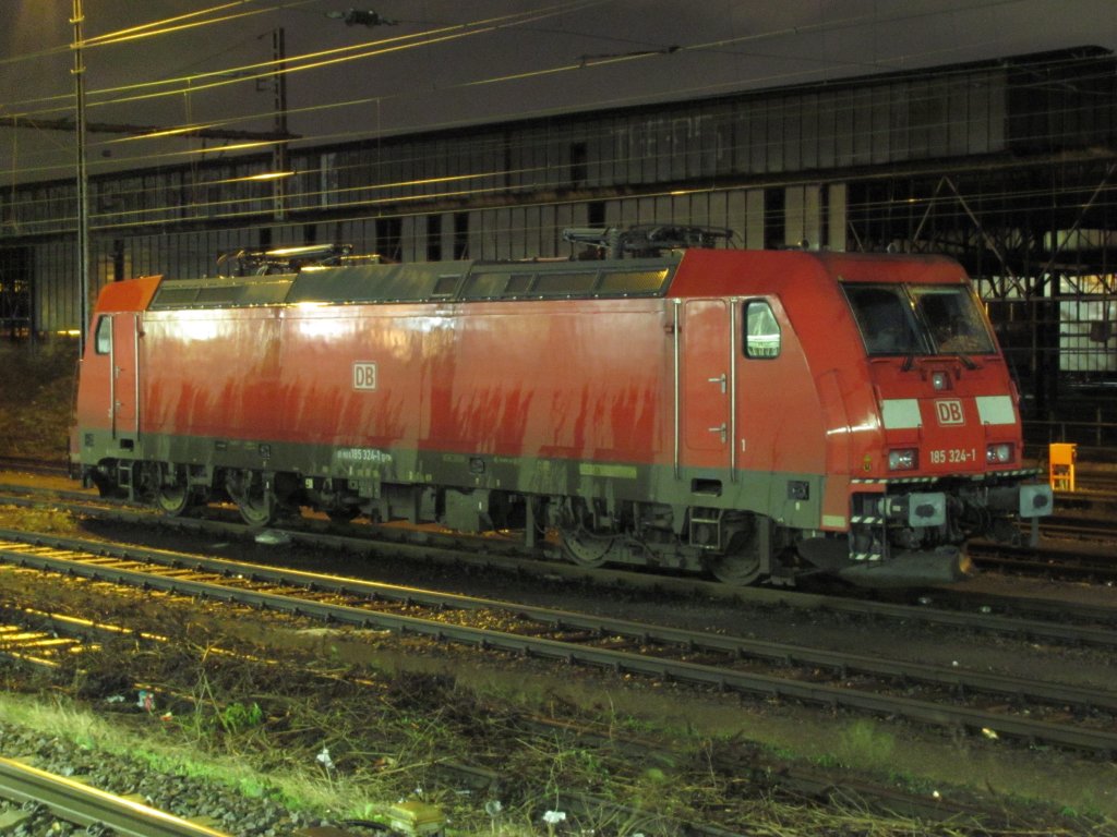 185 324-1 Steht abgestellt in Wanne Eickel Hbf am abend des 23.11.09