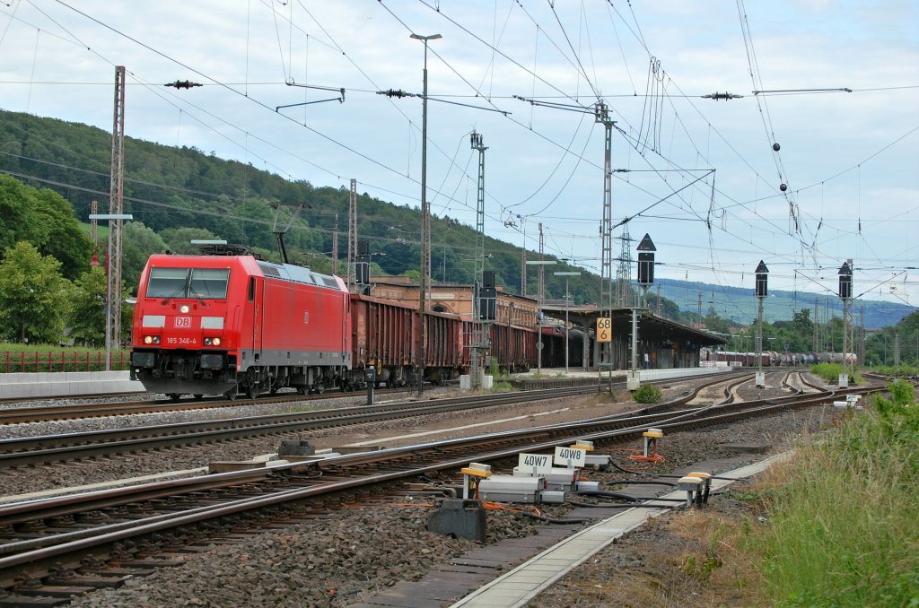 185 346-4 mit einem EZ am 23.06.2012 in Kreiensen. Das Bild ist mit Tele aufgenommen. Ich stand zu keinem Zeitpunkt im Gleisbereich! 