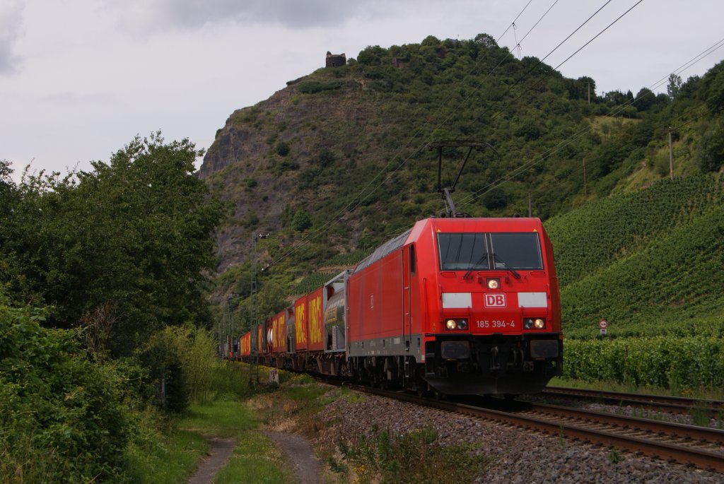 185 394-4 mit einem Containerzug in Leutesdorf am 02.07.2011