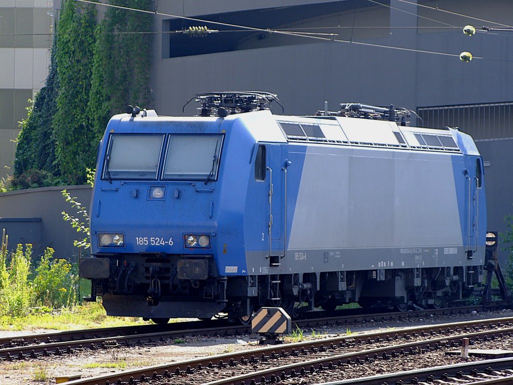 185 524-6_D-LTE wartet im Passauer Hauptbahnhof auf weitere Einstze;10716