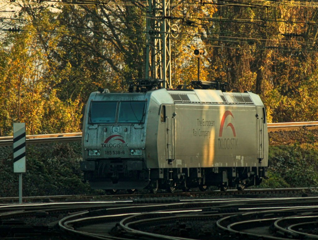 185 538-6 von TX Logistik steht am 16.11.2011 in Aachen West auf Gleis 204. 