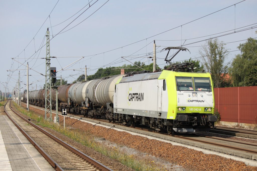 185 542-8 Captrain mit Kesselwagenzug am 26.07.2012 in Rathenow