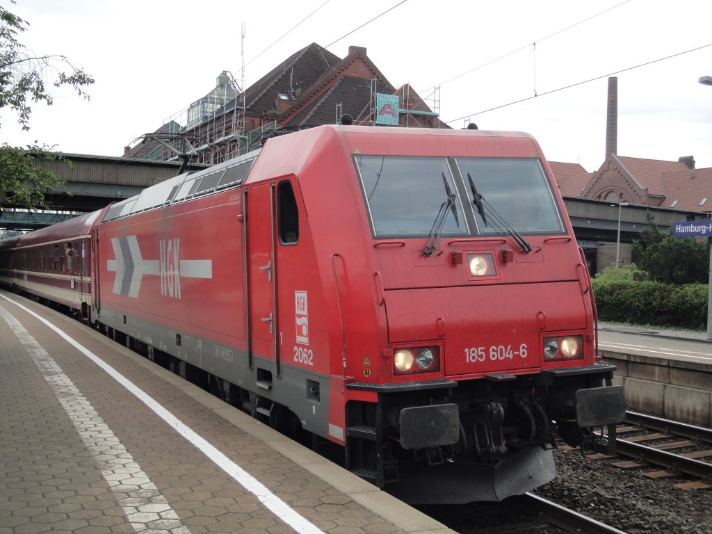 185 604-6 (HGK 2062) am 18.6.2012 im Bahnhof Hamburg-Harburg vor einem Sonderzug