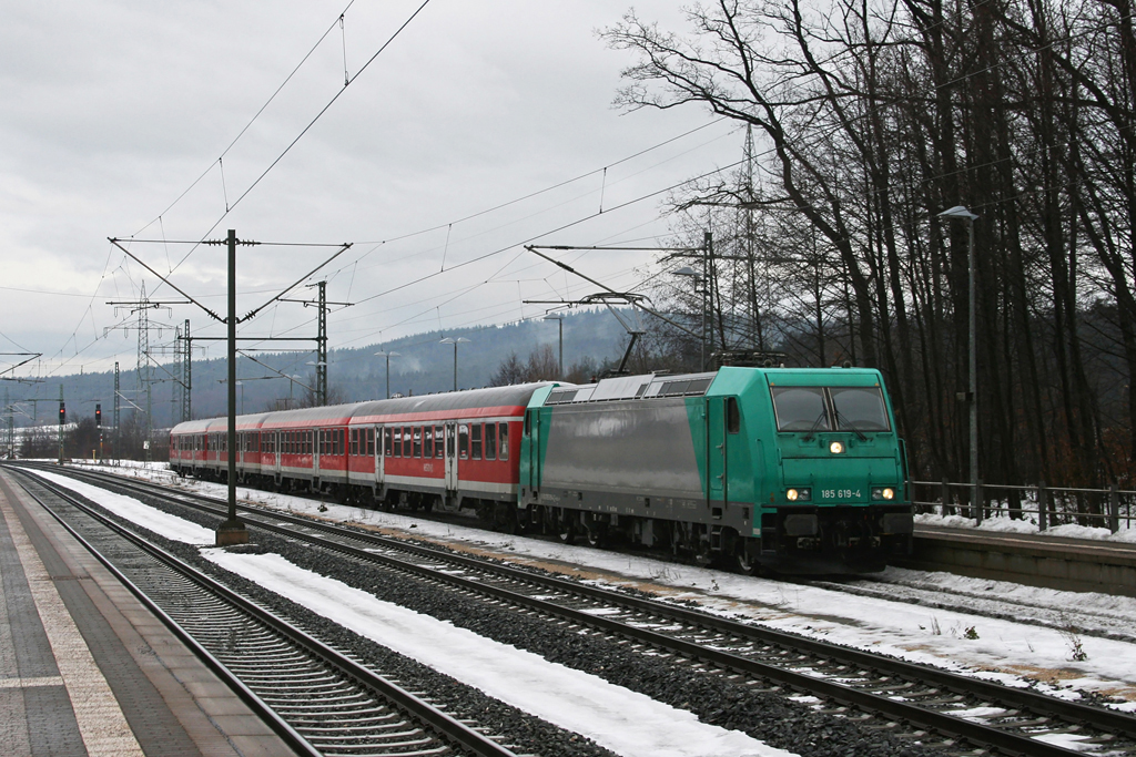 185 619 mit der S3 nach Neumarkt am 08.01.2011 in Postbauer-Heng.