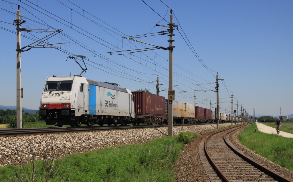 185 635 beschriftet mit ERS Railways war am 15. Juni 2012 unterwegs auf der Westbahn. Aufgenommen bei Hrsching.