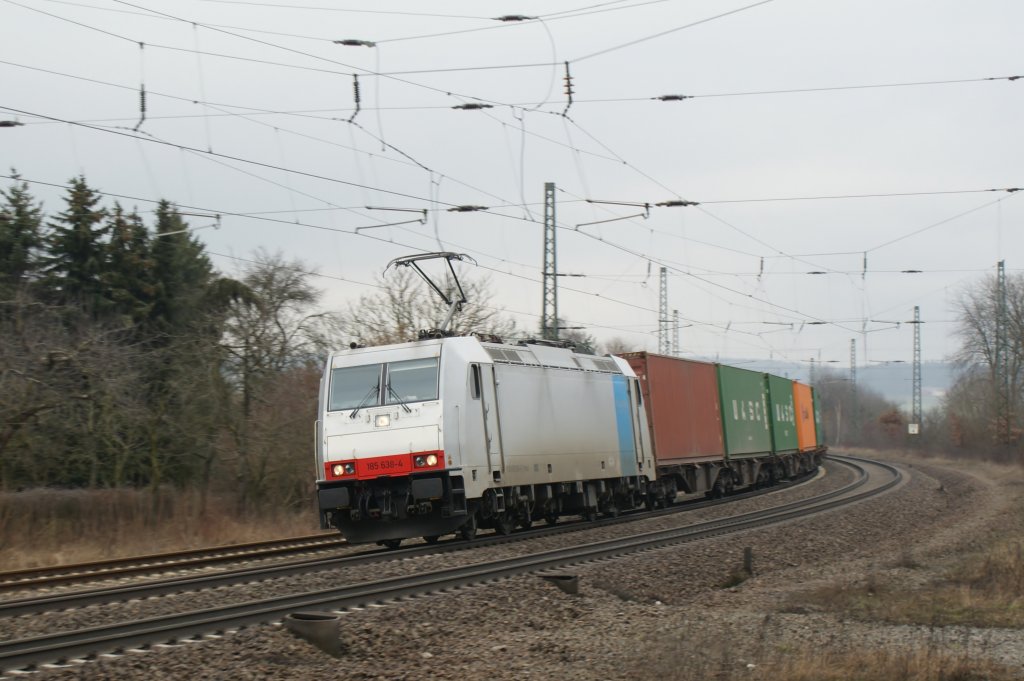 185 638-4 (Railpool-BoxXpress) mit einen KLV-Zug bei Fulda am 09.03.2013