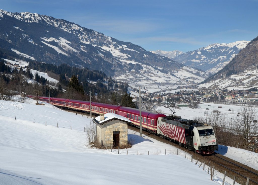 185 666 mit der Leerfahrt des Schneeexpresses von Schwarzach-St. Veit nach Mallnitz am 02.03.2013 bei Angertal.