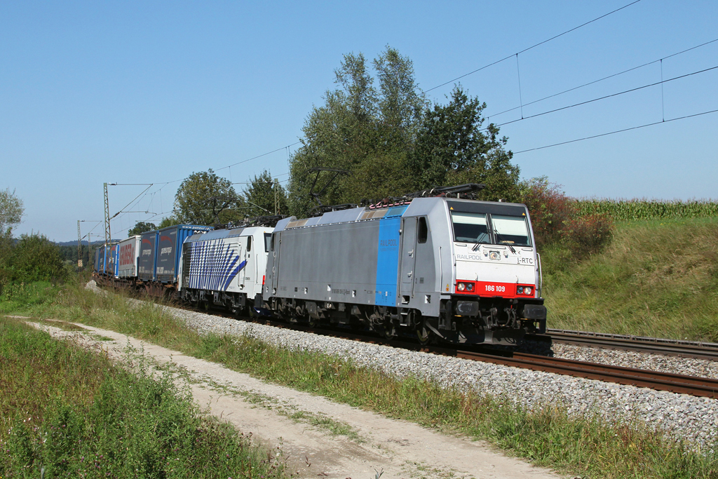 186 109 + 189 914 mit einem KLV Zug am 03.09.2011 bei Ostermnchen.