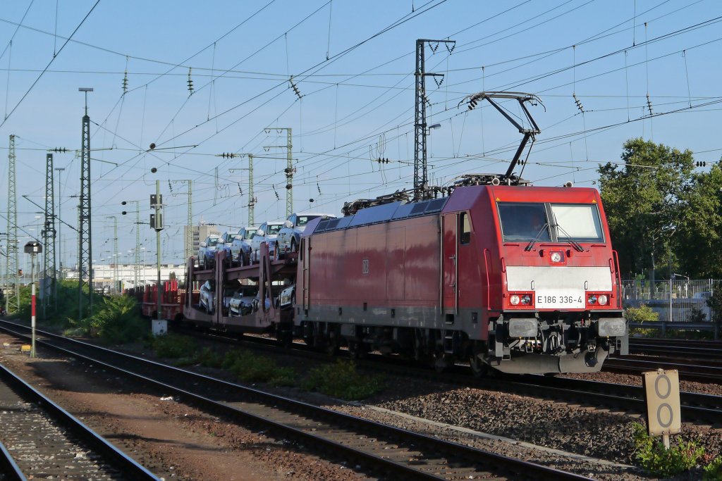 186 336 ist bei tiefstehender Sonne auf dem Weg vom Mannheimer Rbf in die Pfalz. (04.08.12) 