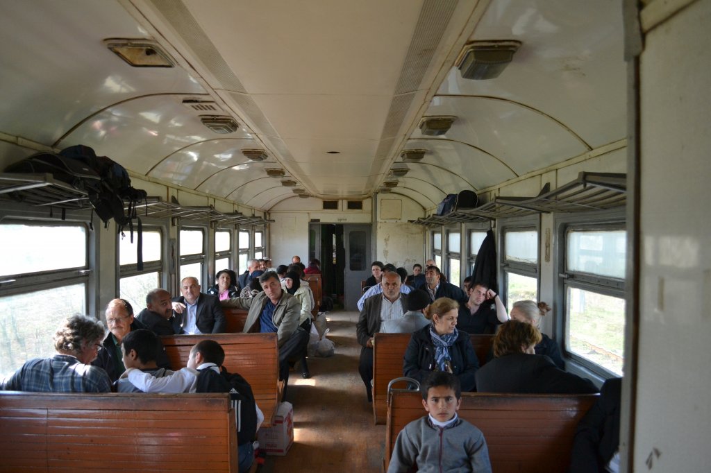 19.4.2012: In der  Elektrischka  ER2 8030, unterwegs von (Baku-)Kesle nach Xacmaz