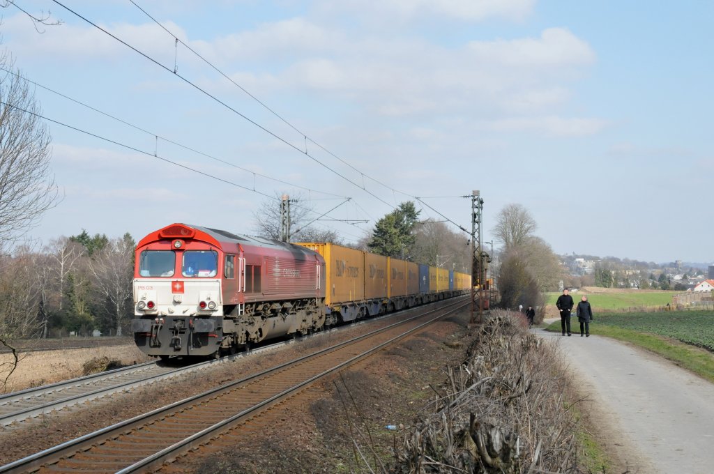 20 Minuten am Gemmenicher Weg in Aachen an einem bekliebten Fotostandpunkt. Danach mhte sich die rote PB03 von Crossrail mit einem langen Containerzug hinauf in Richtung Gemmenicher Tunnel. Aufgenommen am 06/03/2011.
