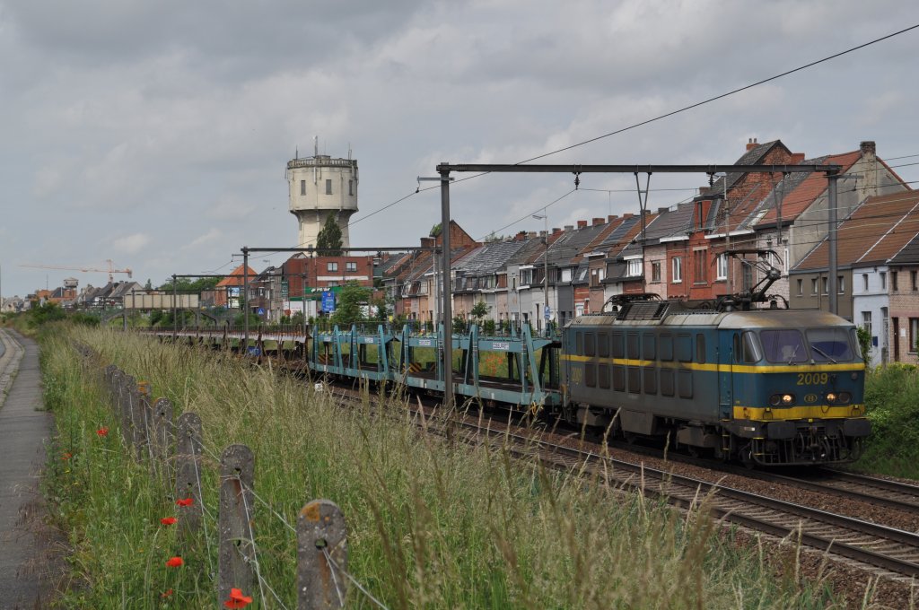 2009 mit einem leeren Autozug in Wetteren. Aufgenommen am 07.06.2012