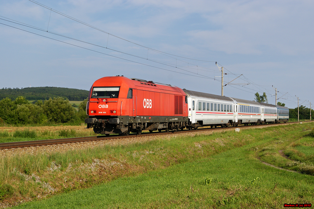 2016 002 bespannte heute D285 nach Sopron der ber Ebenfurth umgeleitet wurde, da dieses Wochenende die Strecke zwischen Wiener Neustadt und Mattersburg wegen Bauarbeiten gesperrt wurde. Baumgarten im Burgenland, 05.08.2012