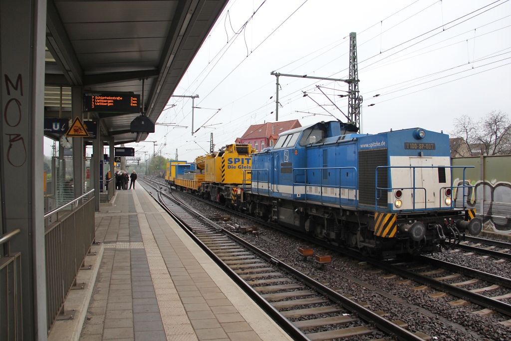203 115 oder V100-SP-007 mit schwerem Gleiskran in Fahrtrichtung Seelze. Aufgenommen am 27.04.2013 in Hannover-Linden/Fischerhof.