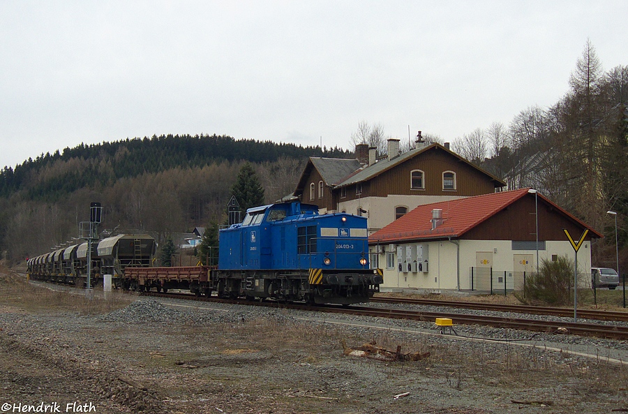 204 013 der PRESS rollt am 01.04.2010 durch die Reste des Bahnhofes Buchholz. Der Aufnahmestandort befindet sich auf dem Gelnde des ehem. Gterschuppens.