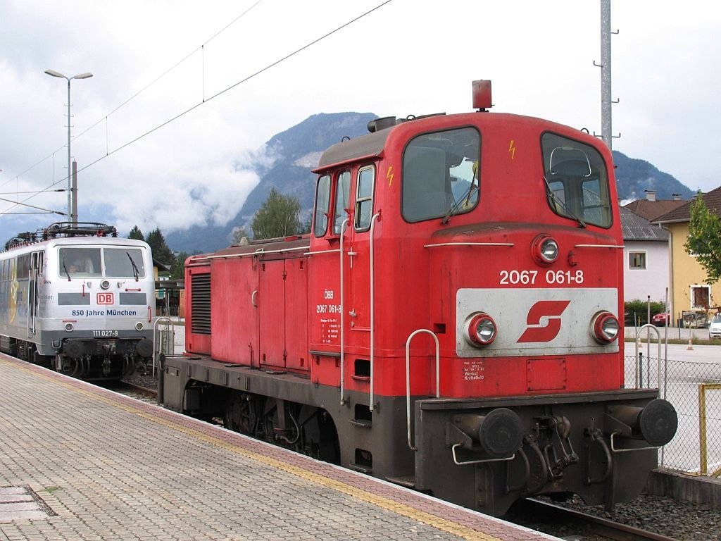 2067 061-8 whrend 150 Jahre Eisenbahnen in Tirol/Wrgl auf Wrgl Hbf am 23-8-2008.