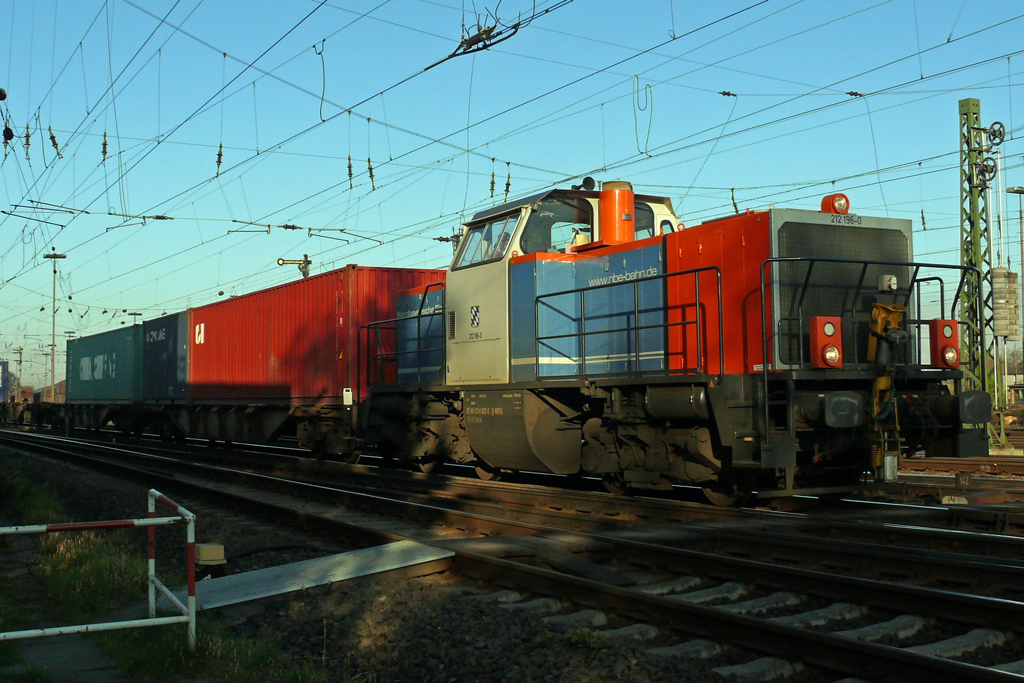 212 196-0 in Oberhausen-West 17.4.2010