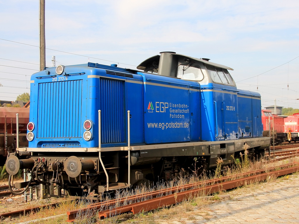 212 272-9 der Eisenbahngesellschaft Potsdam mbH (EGP) steht abgestellt  am 03.10. 2011 in Knigs Wusterhausen.