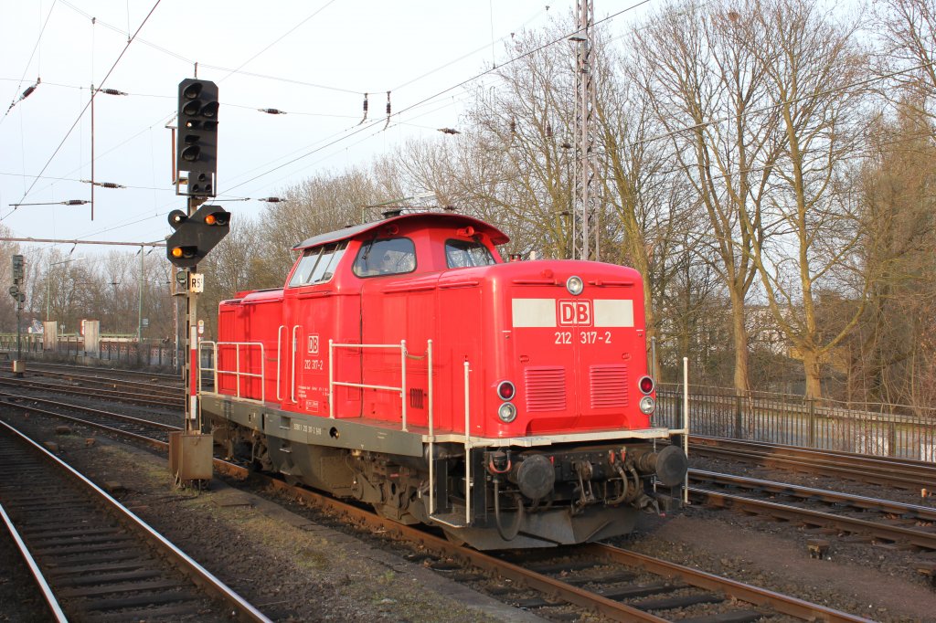 212 317-2 im Hauptbahnhof von Osnabrck. 26.03.2012.