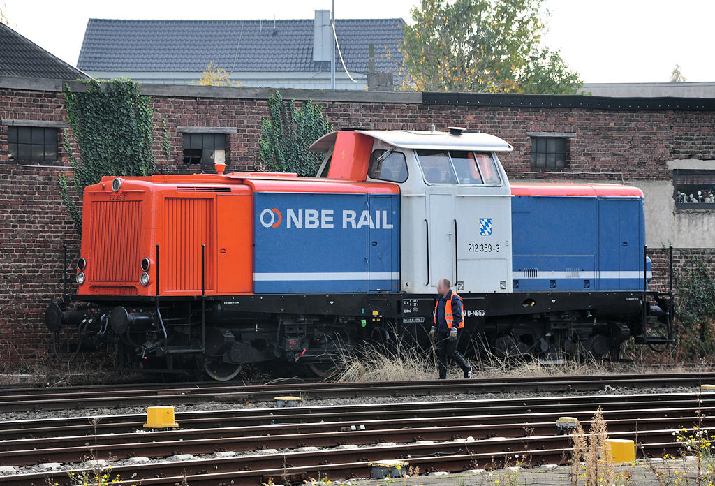 212 369-3  NBE-RAIL  bei Rangierarbeiten im Bf Euskirchen - 31.10.2011