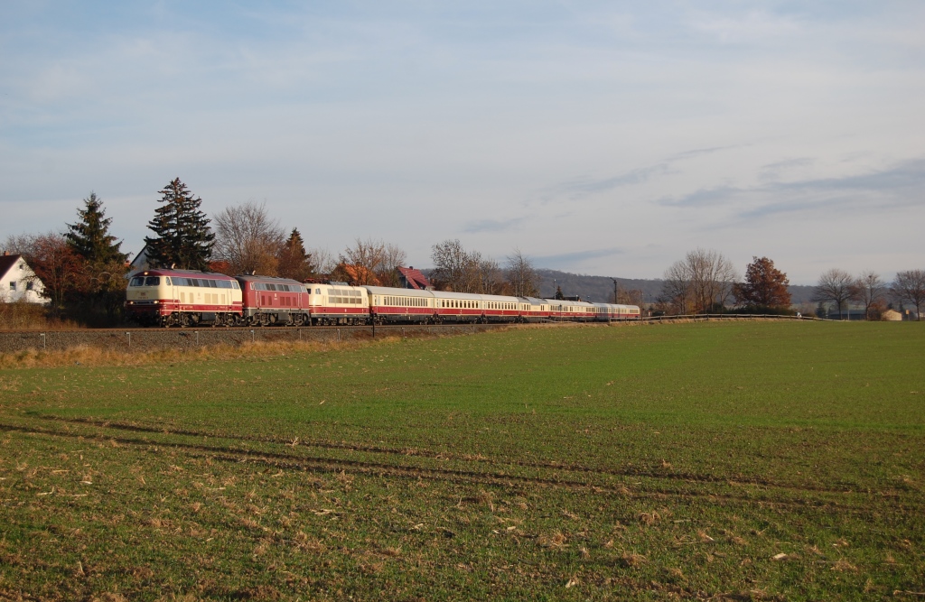 218 105 + 218 387 + 103 184 mit Lr 91314 Wernigerode - Hannover Hainholz, an der Bk Othfresen. 20.11.2011