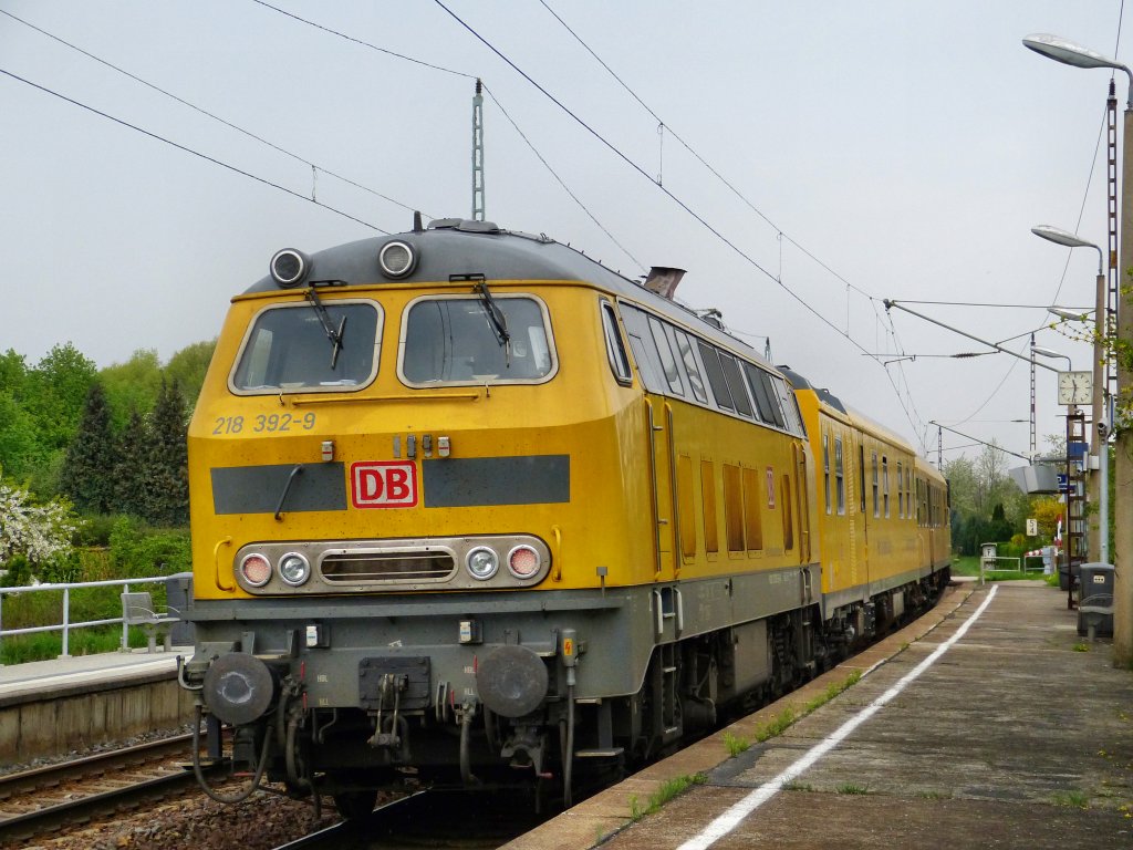 218 392 schiebt die DB Netzinstandhaltung mit einer aktiven Schienenprfung durch Dresden Stetzsch.
4.5.13