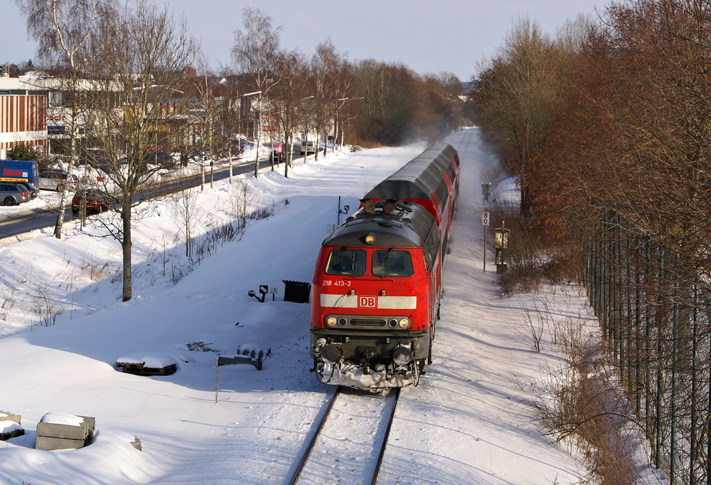 218 413-3 am 11.02.2010 mit einem RE nach Kiel Hbf bei Schwentinental.