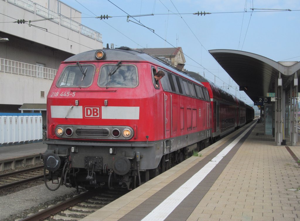 218 445-5 verlsst am 10. August 2013 mit einem RE nach Augsburg Hbf den Bahnhof Bamberg.
