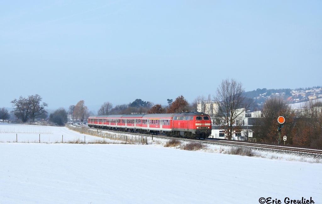 218 448 zieht am 26.01.2013 einen RE von Hannover nach Bad Harzburg und hat soebend Baddeckenstedt verlassen.